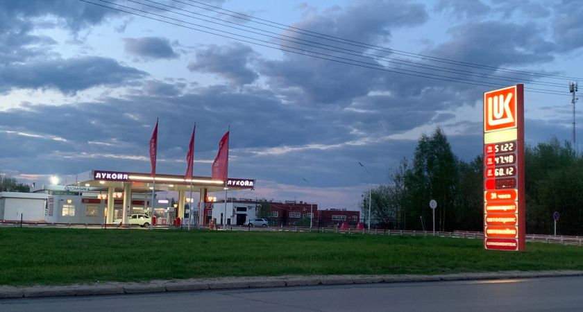 Пластиковые канистры под запретом: новые правила на АЗС с июня Пластиковые канистры под запретом: новые правила на АЗС с июня