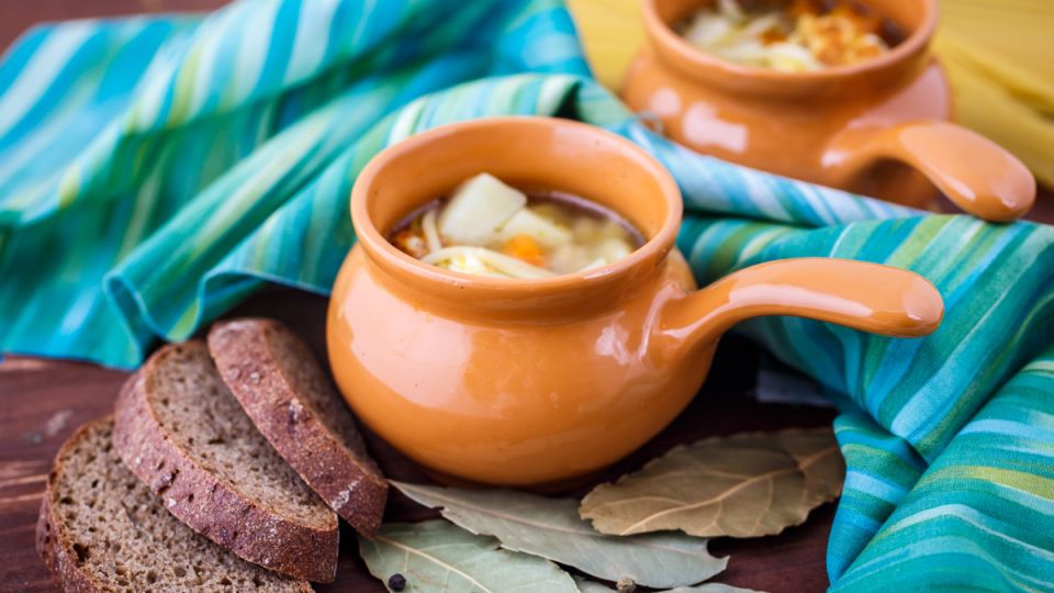 Курица с овощами в горшочках: идеальный ужин без лишних хлопот Курица с овощами в горшочках: идеальный ужин без лишних хлопот