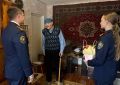 Сотрудники следственного управления и кадеты поздравили ветерана с Днем Победы
