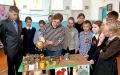 Школьники из Булгакова поддерживают защитников, создавая окопные свечи