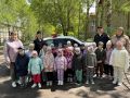 Уроки безопасности: сотрудники ГИБДД знакомят детей с правилами дорожного движения