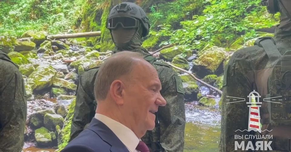 Геннадий Зюганов во вторник принесет в Госдуму живого клопа, чтобы устроить тест-драйв защитной одежде для российского спецназа