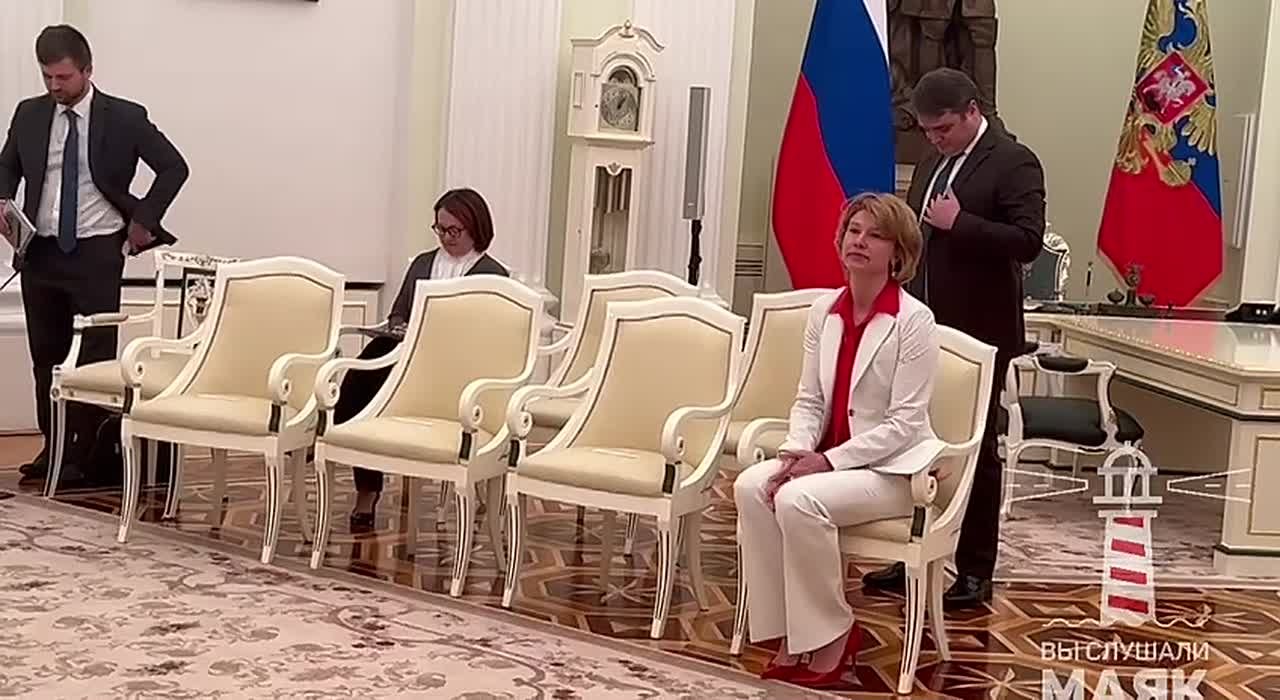 Оксана Лут сегодня в цветах флага Индонезии