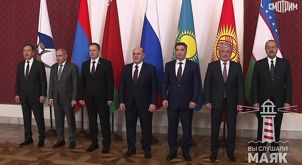 Family photo перед заседанием Евразийского межправсовета