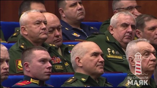 На коллегии МО ефрейтор и генералы сидят рядом